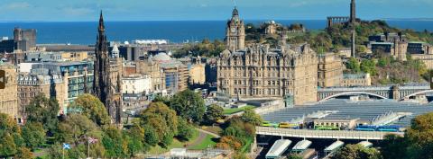 edinburgh-city-rooftop-view-with-historical-architectures